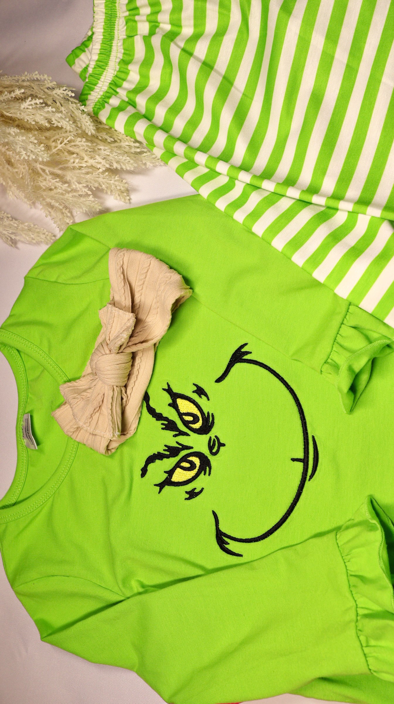 ⭐️Grinch Girl Pajamas Set🎄